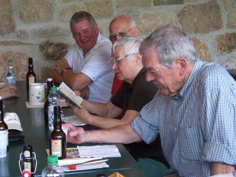 schlossparkhock140.jpg