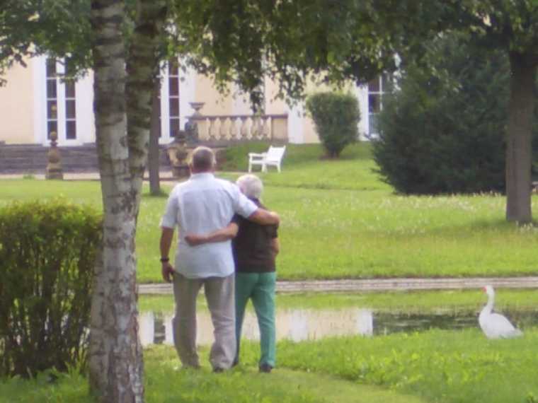schlossparkhock160.jpg