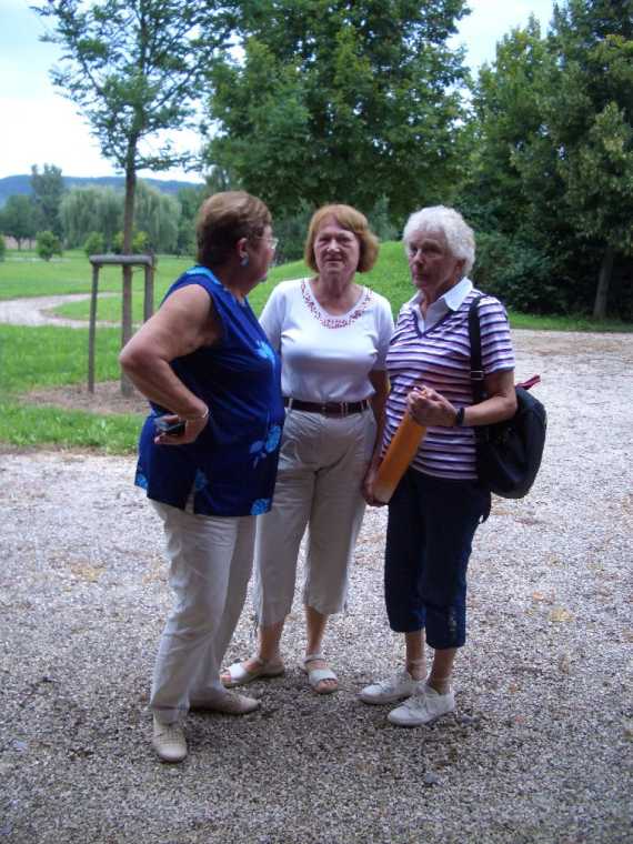 schlossparkhock180.jpg